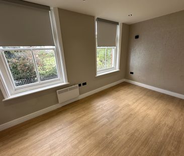 One-Bedroom Apartment - Photo 2