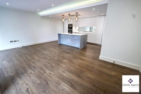 2 Bedroom Apartment - Purpose Built To Let - Photo 3
