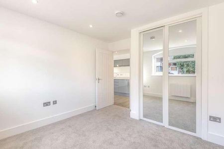 Elgiva Lane, Buckinghamshire, HP5 - Photo 2