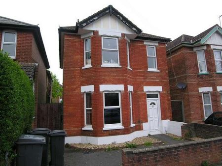 Bedroom House In Winton, BH9 - Photo 3