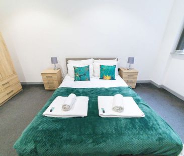 High Street - Photo 6