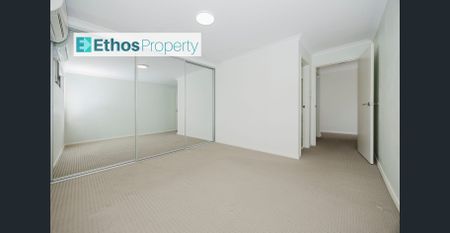 STYLISH AND CONVENIENT TOWNHOUSE - Photo 3