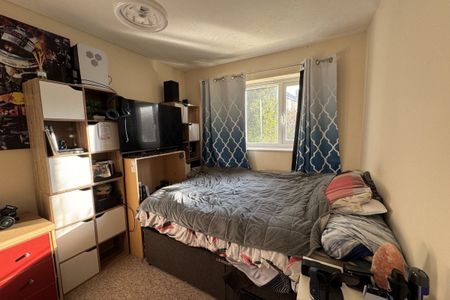 Matthews Drive, Maidenbower, CRAWLEY - Photo 3