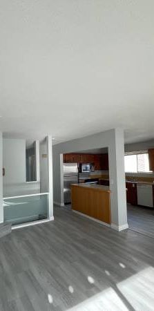 Bright Upper Suite - Photo 1