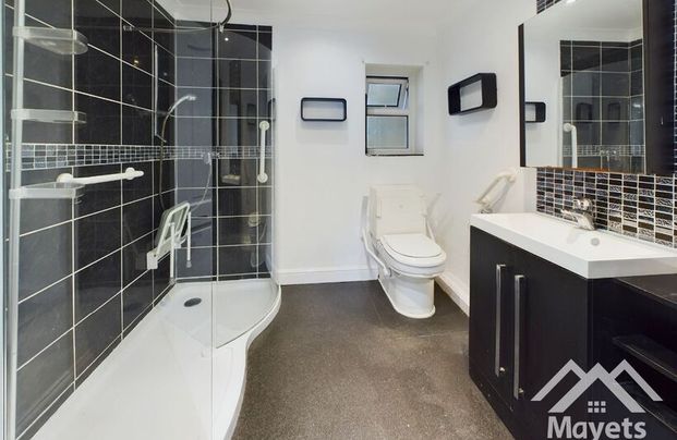 Shadsworth Road, Blackburn - Photo 1