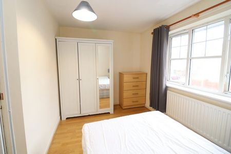 Room in a Shared House, Ann Moss Way, SE16 - Photo 3