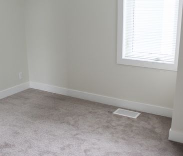 2 Br Modern Townhouse For Rent In Brentwood W/ Undgr. Parking. - Photo 6