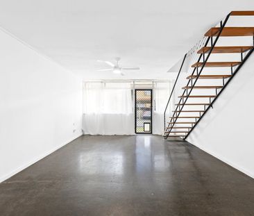 2-Bedroom Unit in Prime Broadbeach Location! - Photo 2