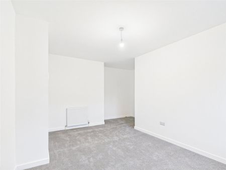 3 bedroom maisonette to rent - Photo 2