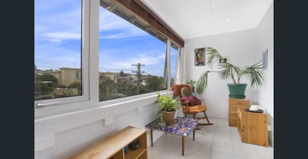 Spacious Apartment Steps to Clovelly Beach - Photo 3