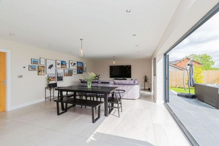 5 bedroom detached house to rent - Photo 4