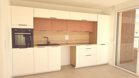 Location Appartement 3 pièces 63m² NICE 06200 - Photo 3