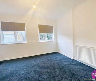 3 bedroom property to rent in Westcliff On Sea - Photo 6