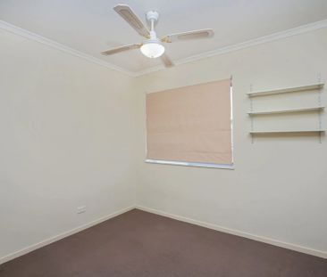 SPACIOUS TOP FLOOR, TWO BEDROOM APARTMENT - Photo 6