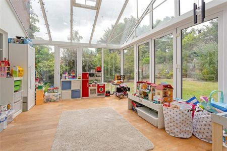4 bedroom detached house to rent - Photo 2