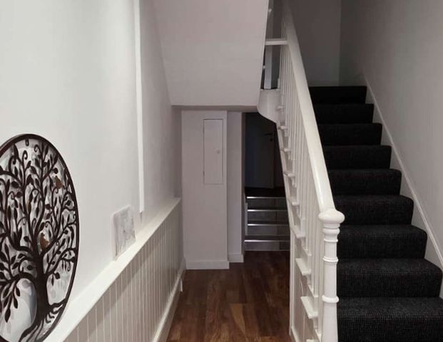 Winner Street Room 3 - Front 1st floor - Photo 1