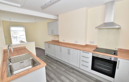 43 Main Street, Kircubbin, BT22 2SR - Photo 5