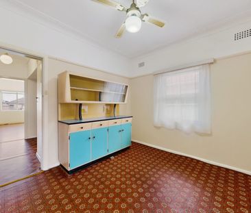 NEAT & TIDY IN CONVENIENT LOCATION - Photo 6