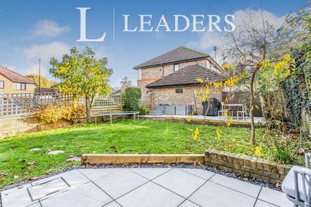 4 bedroom detached house to rent - Photo 3