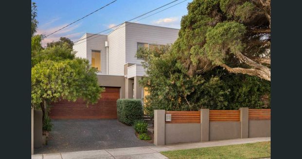 Expansively Accommodating in the Heart of It All! - Photo 1