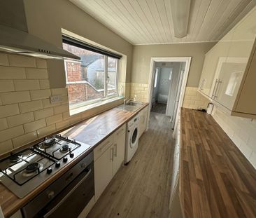 4 bedroom terraced house to rent - Photo 2