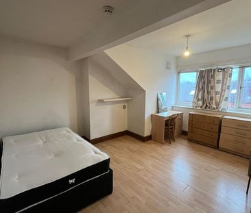 Room in a Shared House, Royal Park Avenue, LS6 - Photo 1