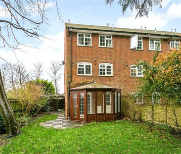 A spacious three bedroom semi-detached townhouse located in a quiet... - Photo 3