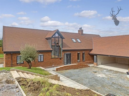 4 Bedroom Barn Conversion - Photo 1