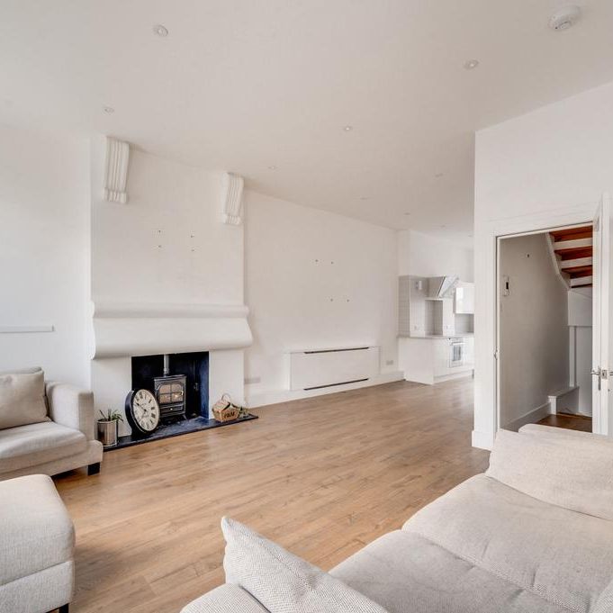 3 bedroom flat to rent - Photo 1