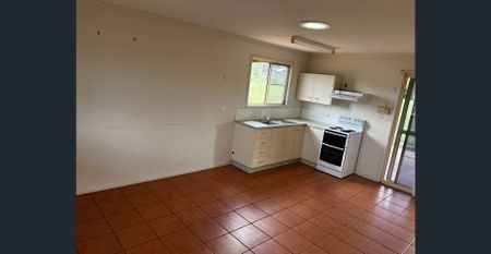 Quaint Cottage - Photo 3