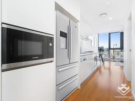 INNER CITY - 2 BEDROOM APARTMENT WITH GREAT VIEWS - Photo 2