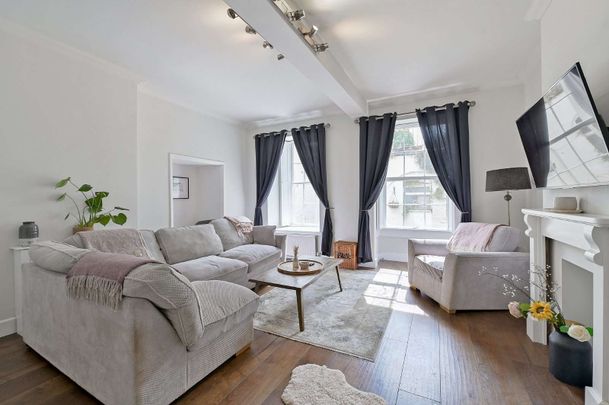 A distinguished three bedroom furnished period maisonette with exceptional entertaining space. - Photo 1