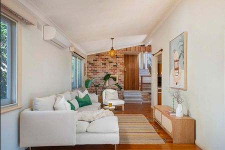 House by Nelson Bay CBD - Photo 2