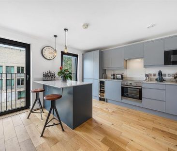 3 bedroom flat to rent - Photo 6