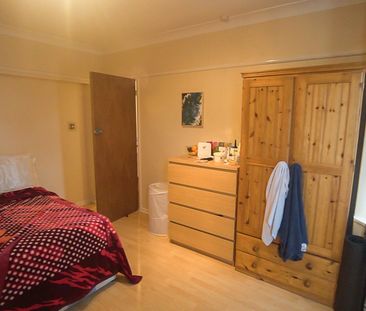 4 Bedroom Flat To Rent in Wallisdown - £1,760 pcm Tenancy Info - Photo 3