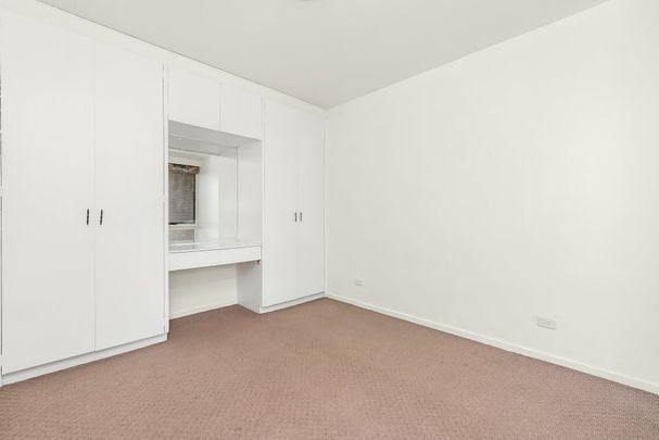 Thinking of selling? Contact our agent - Photo 1