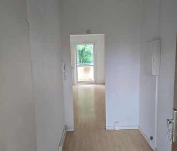 Klein, fein, mein... Singlewohnung mit Einbauküche und Balkon! - Photo 1
