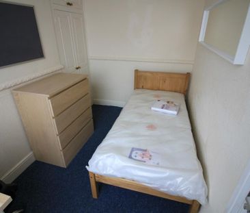 3 bedroom terraced house to rent - Photo 6