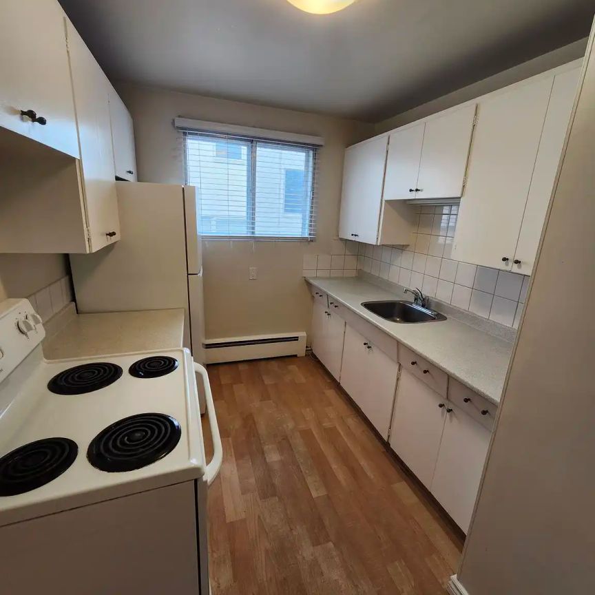 2424 14 Street SW — 2424 14 Street SW - Photo 1