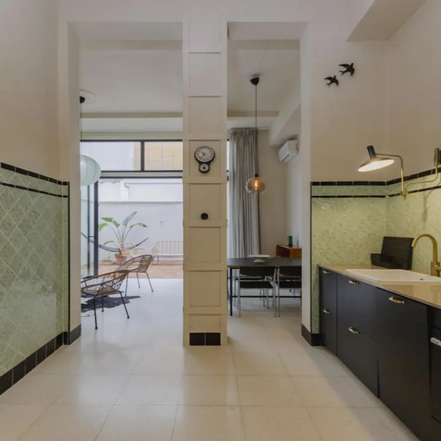 3-bedroom apartment for rent in Cabanyal-Canyamelar, Valencia, bills included - Photo 1