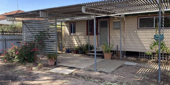 Cosy 3x1 with Sleep out, in Bruce Rock - Photo 3