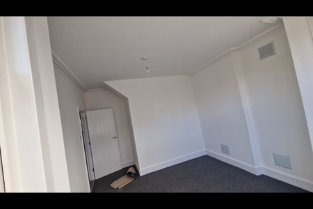 3 Bed Flat, Havelock Road, CR0 - Photo 3