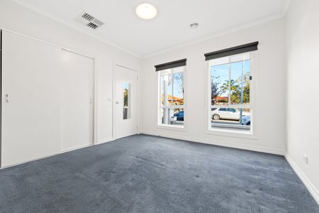 70 Rim Cross Drive, Keilor East VIC 3033 - Photo 5