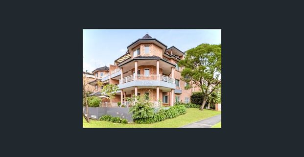 Immaculate Spacious Penthouse, Convenient & Quiet - Photo 1