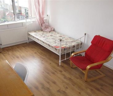 6 bedroom terraced house to rent - Photo 3