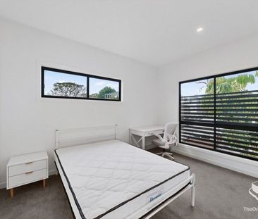 Furnished Luxury Brand New Living | Walk to UQ | Modern Ensuite wit... - Photo 5