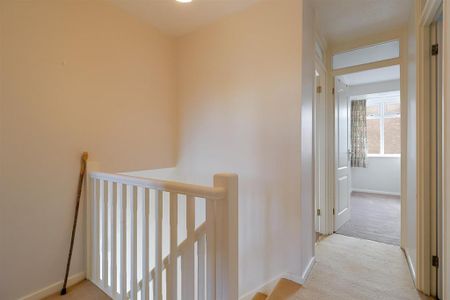 4 bedroom detached house to rent - Photo 2