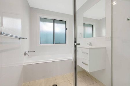 Spacious 3-Bedroom Duplex in Sunshine Bay - Photo 5