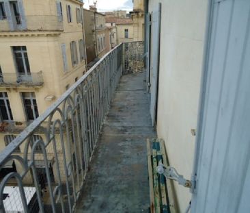 Écusson face Maison carrée - Photo 3