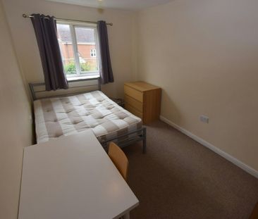 West Cotton Close, Far Cotton, Northampton, NN4 - Photo 2